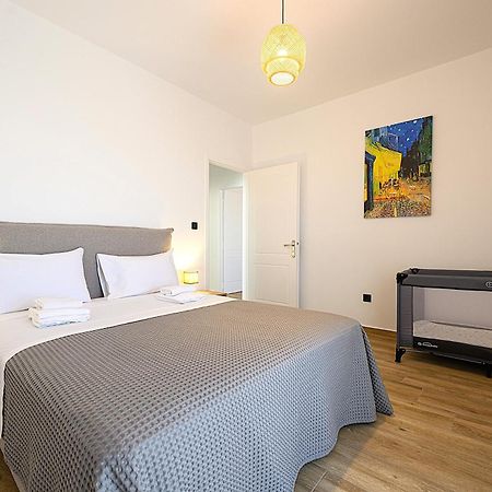 Alexander Apartments Airport Spáta Екстериор снимка