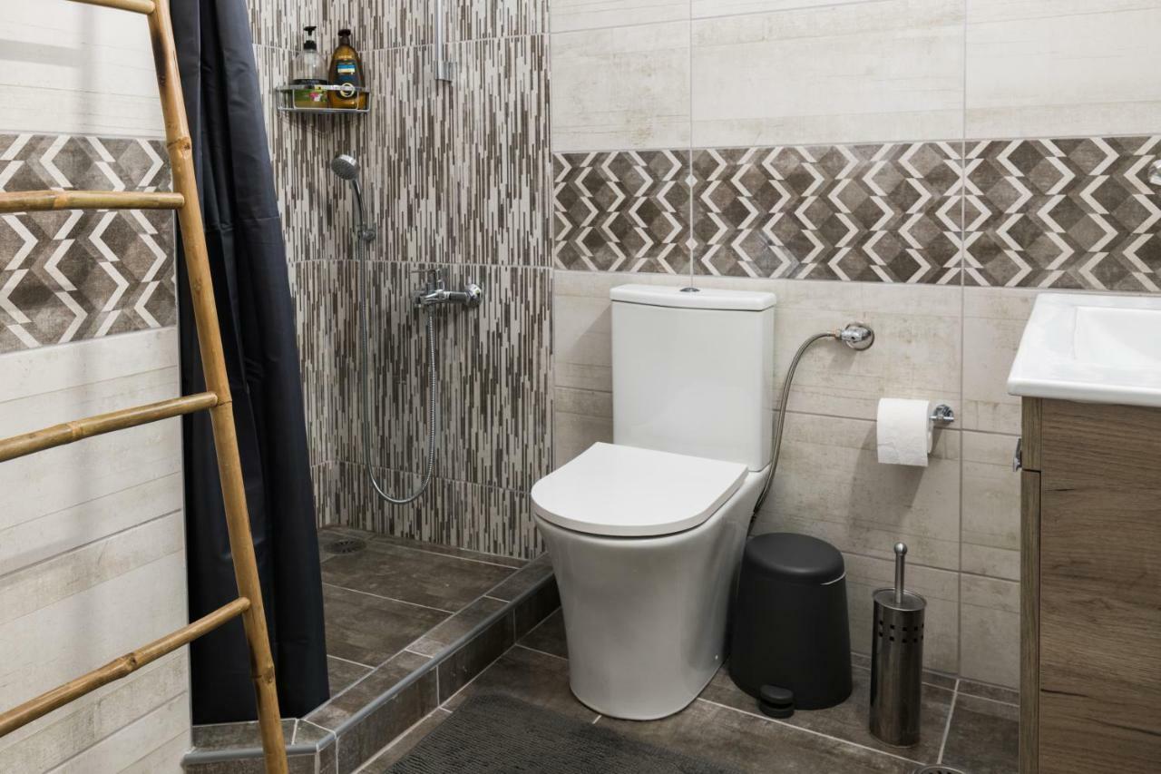Alexander Apartments Airport Spáta Екстериор снимка