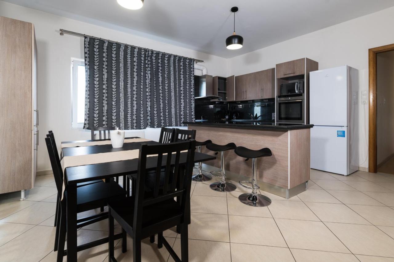 Alexander Apartments Airport Spáta Екстериор снимка