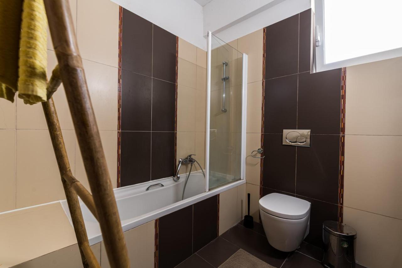 Alexander Apartments Airport Spáta Екстериор снимка