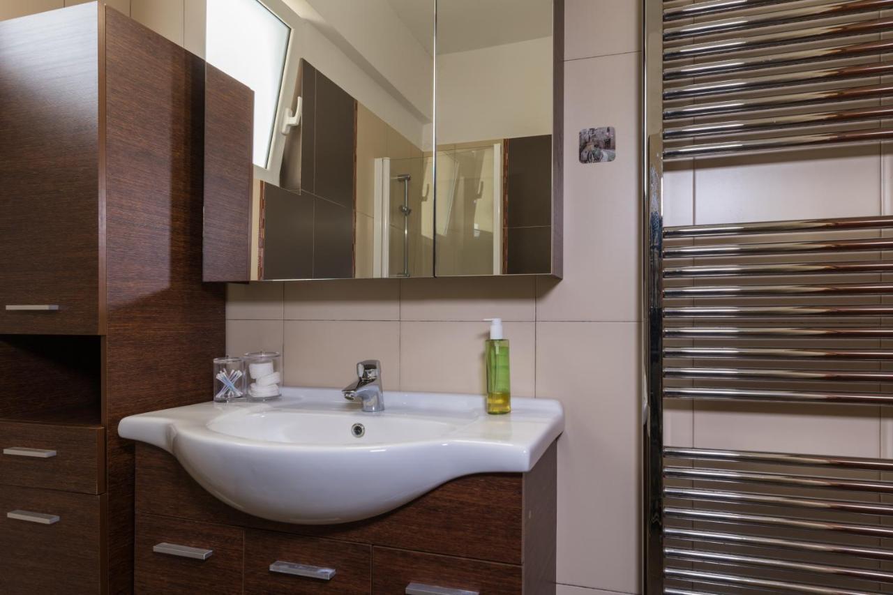 Alexander Apartments Airport Spáta Екстериор снимка